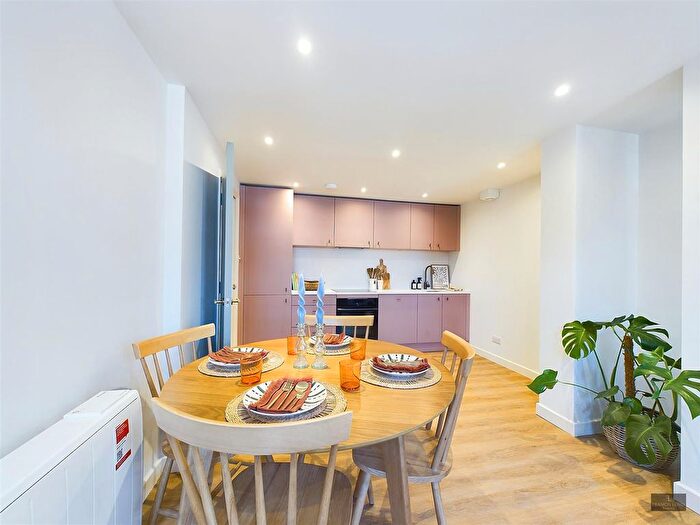 2 Bedroom Flat To Rent In South Street, Exeter, EX1