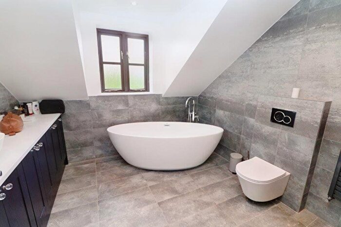 5 Bedroom Detached House To Rent In Alexandra Road, Chipperfield, Kings Langley, Hertfordshire, WD4