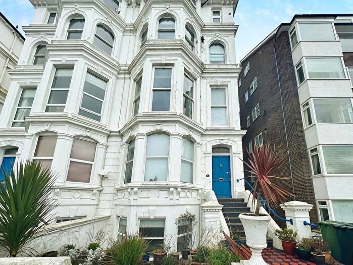 2 Bedroom Flat To Rent In South Cliff, BN20