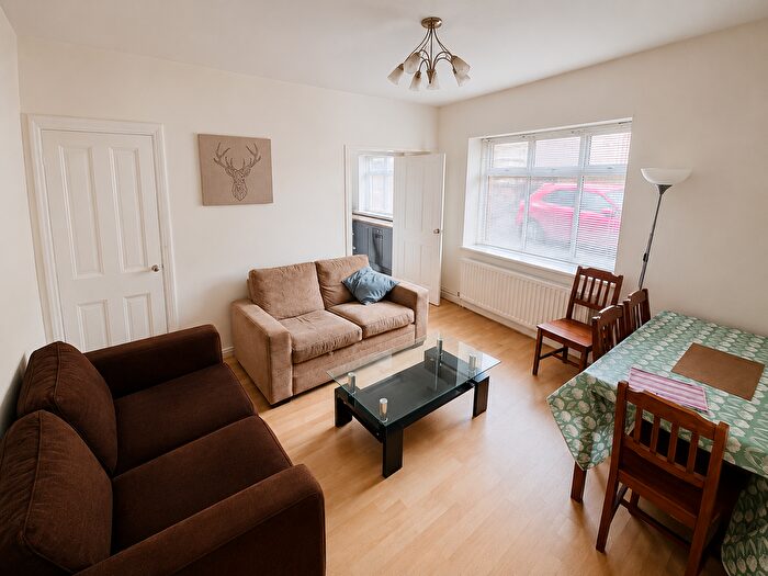 2 Bedroom Flat To Rent In Dinsdale Road, Newcastle Upon Tyne, Tyne And Wear, NE2