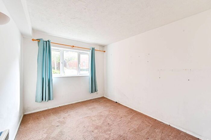 1 Bedroom Flat For Sale In Abbey Drive, Tooting, London, SW17