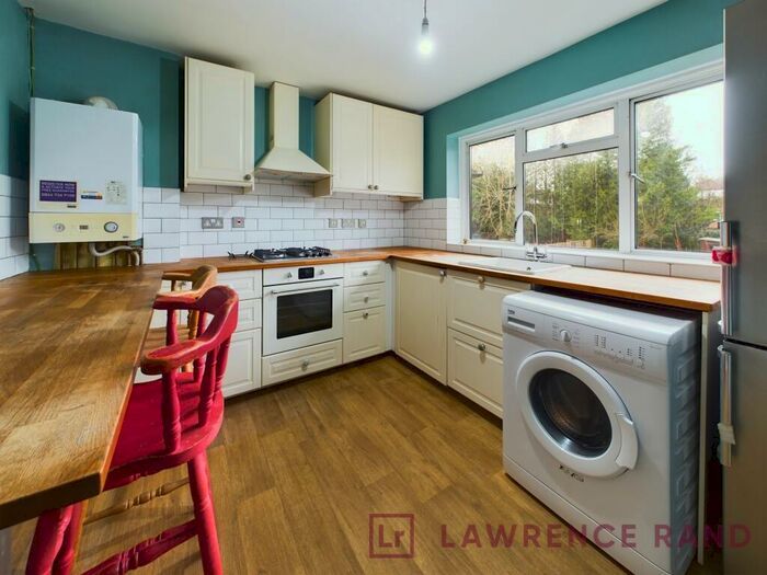 2 Bedroom Property To Rent In Lloyd Court, Pinner, HA5