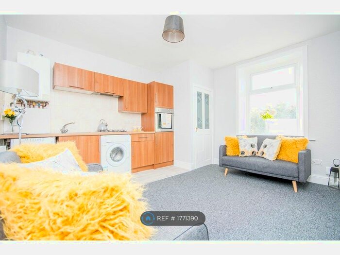 1 Bedroom Flat To Rent In Ground Floor, Padiham, Burnley, BB12