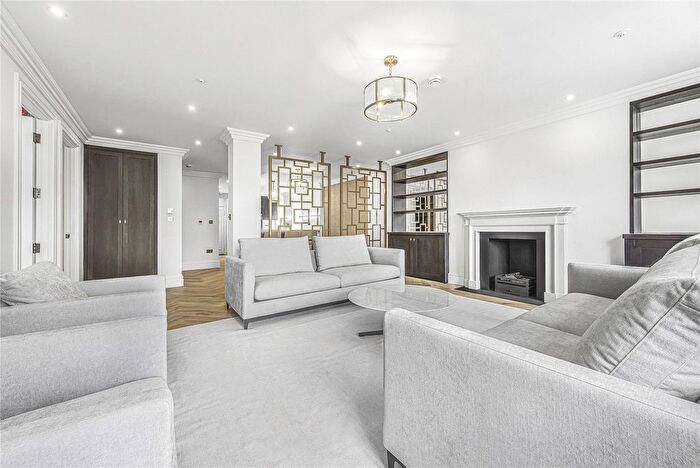 3 Bedroom Flat For Sale In Curzon Street, Shepherd Market, W1J