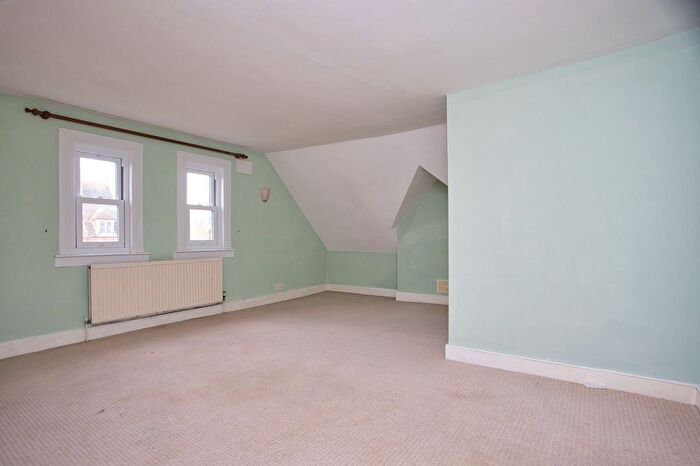2 Bedroom Flat For Sale In Earls Avenue, Folkestone, CT20