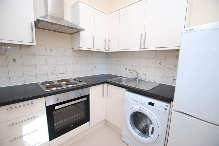 2 Bedroom Apartment To Rent In Boxgrove Court, London Road, Guildford, Surrey, GU1