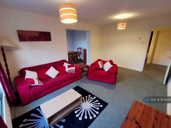 2 Bedroom Flat To Rent In Woodhead Drive, Cambridge, CB4