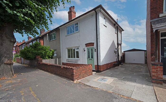 3 Bedroom Semi-Detached House For Sale In Park Drive, Ilkeston, DE7