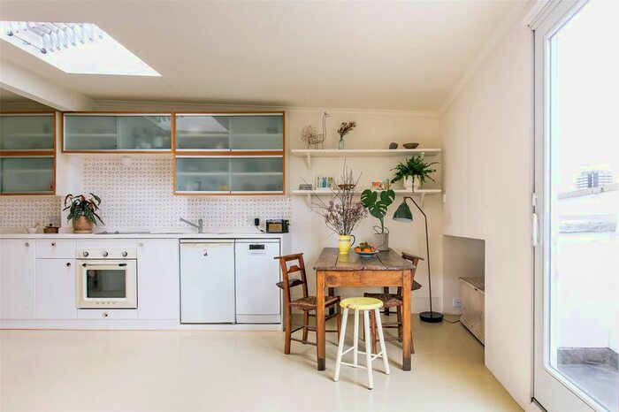 1 Bedroom Flat To Rent In Ledbury Road, Notting Hill, W11