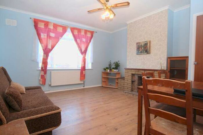 2 Bedroom Property To Rent In Dabbs Hill Lane, Northolt, UB5