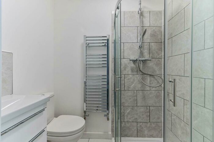 3 Bedroom Flat To Rent In Station Approach, Sutton, Tadworth, KT20