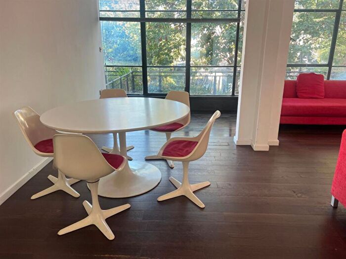 2 Bedroom House To Rent In Frobisher Place, London, SE15