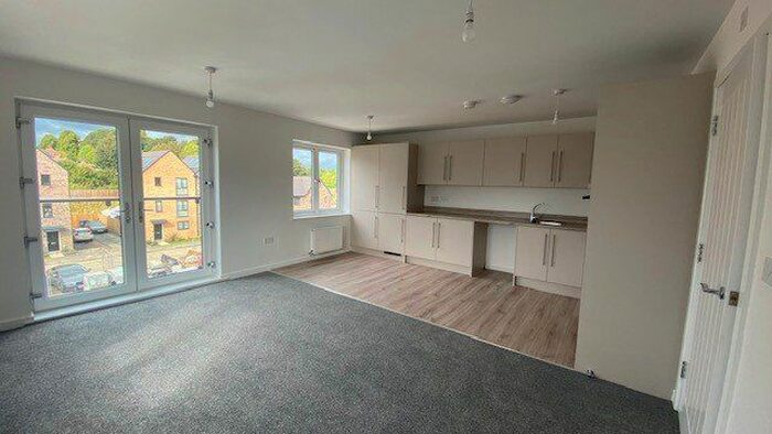 2 Bedroom Flat To Rent In Woodyard Avenue, Chesterfield, Derbyshire, S41