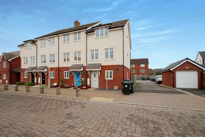 3 Bedroom End Of Terrace House To Rent In Sunflower Street, Worthing, BN13