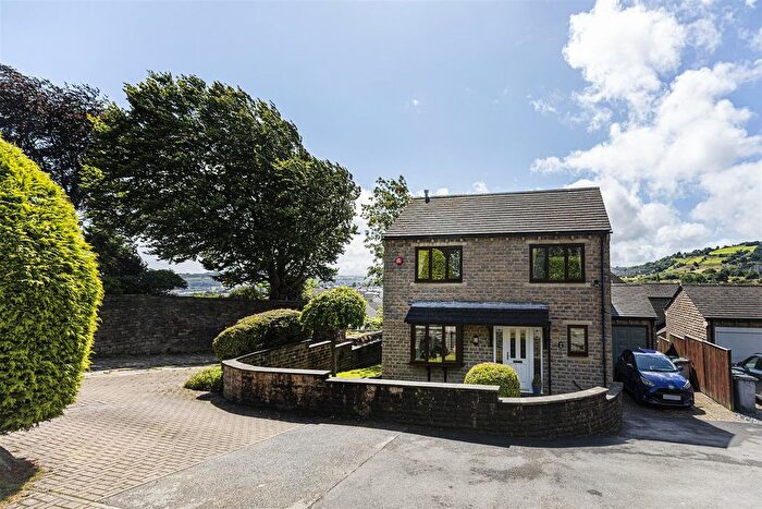 4 Bedroom Detached House For Sale In Dodlee Lane, Longwood, Huddersfield, HD3