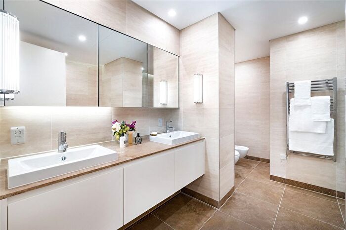 3 Bedroom Flat To Rent In Hay Hill, London, W1J