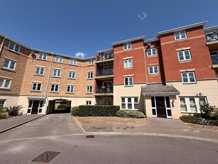 2 Bedroom Flat For Sale In Retort Close, Southend-On-Sea, SS1
