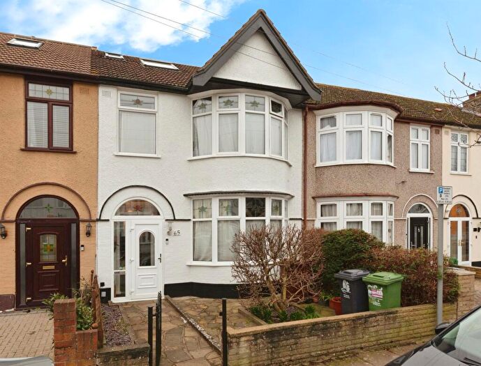 5 Bedroom Terraced House For Sale In Hurstbourne Gardens, Barking, IG11