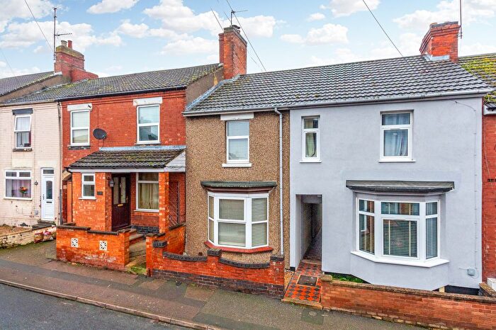 3 Bedroom Terraced House For Sale In Park Road, Rushden, NN10