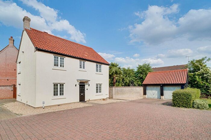 4 Bedroom Detached House For Sale In Hampton Close, Fenstanton, Huntingdon, Cambridgeshire, PE28