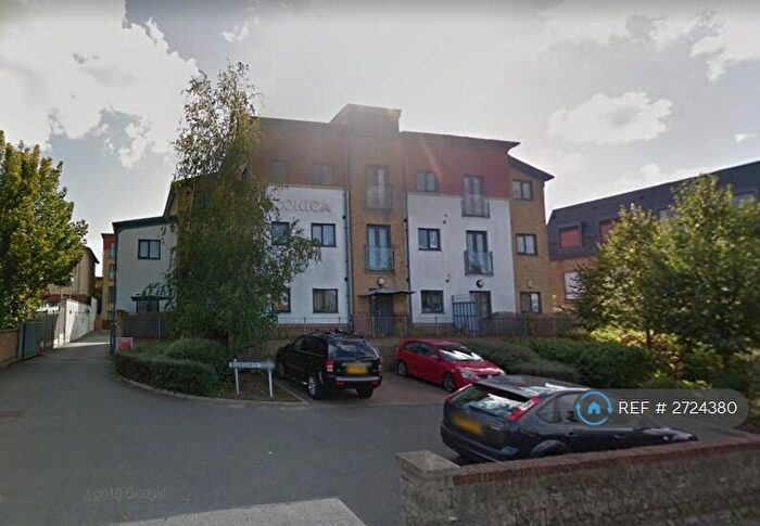 2 Bedroom Flat To Rent In Bluecoats Yard, Maidstone, ME15