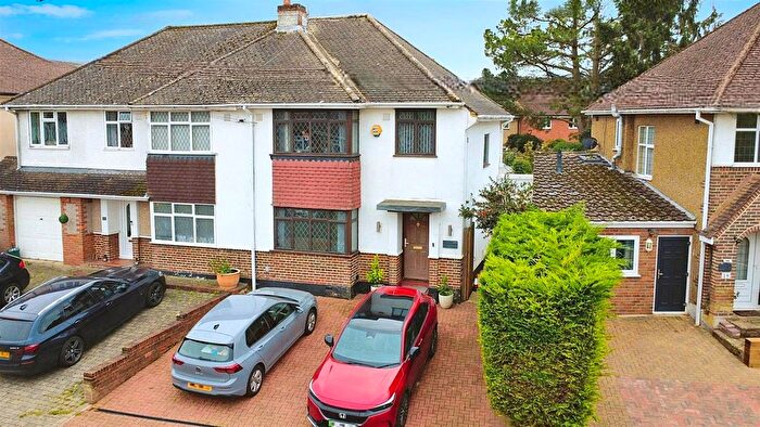3 Bedroom Semi Detached House For Sale In Mountfield Road, Adeyfield, Hemel Hempstead, HP2