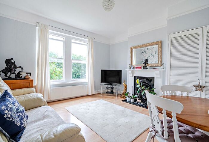 3 Bedroom Maisonette For Sale In Newbridge Road, Bath, BA1
