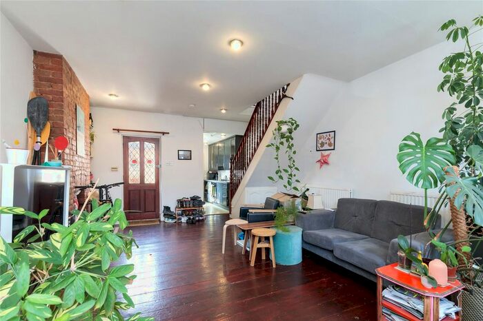 1 Bedroom Maisonette To Rent In Roman Road, London, E3