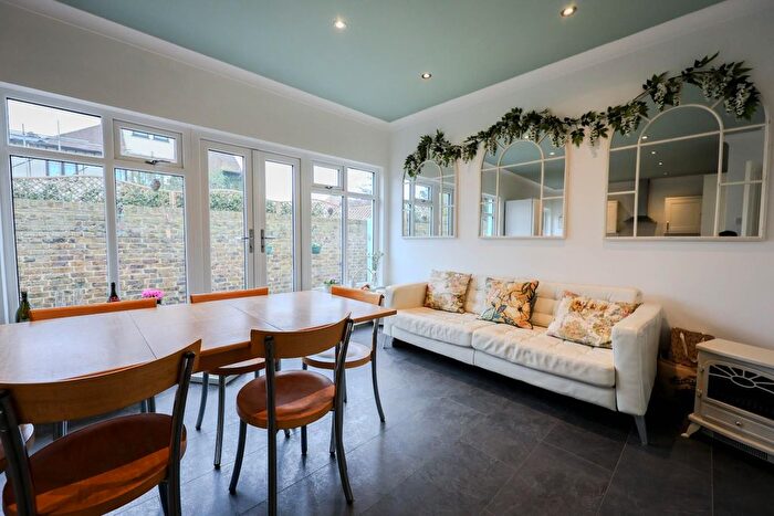4 Bedroom Detached House For Sale In Tyrone Road, Southend-On-Sea, SS1