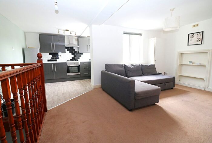 2 Bedroom Flat To Rent In Crouch Hill, London, N4