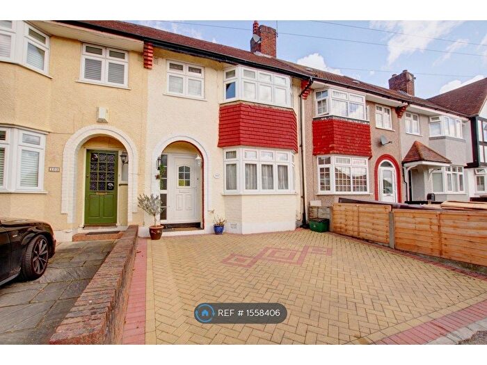 3 Bedroom Terraced House To Rent In Bramblewood Close, Carshalton, SM5