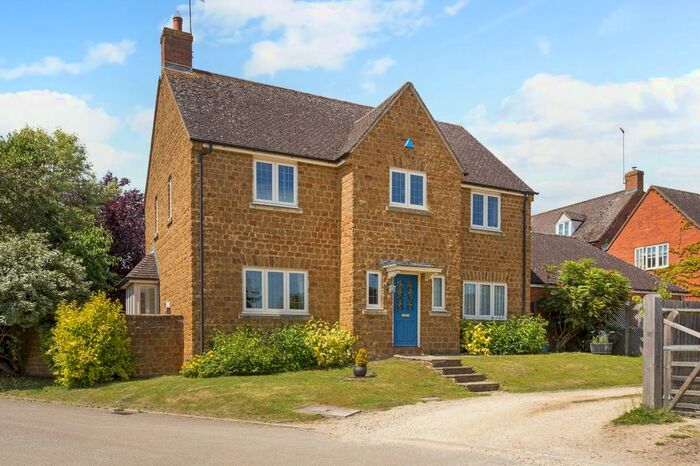 4 Bedroom Detached House For Sale In Cherry Fields, Cropredy, Banbury, Oxfordshire, OX17