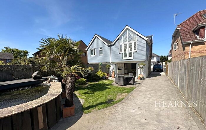 3 Bedroom Semi-Detached House For Sale In Alton Road, Bournemouth, BH10