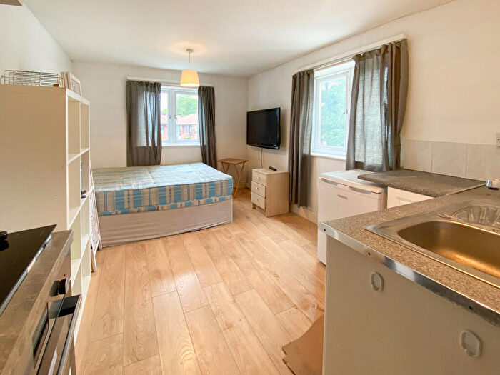 Studio To Rent In Caledonian Road, Islington, London, N1