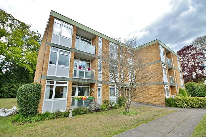 2 Bedroom Apartment For Sale In Chobham Road, Horsell, Woking, Surrey, GU21