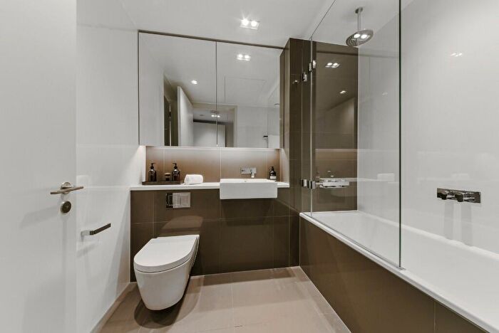 2 Bedroom Apartment To Rent In Newfoundland Place, London, E14