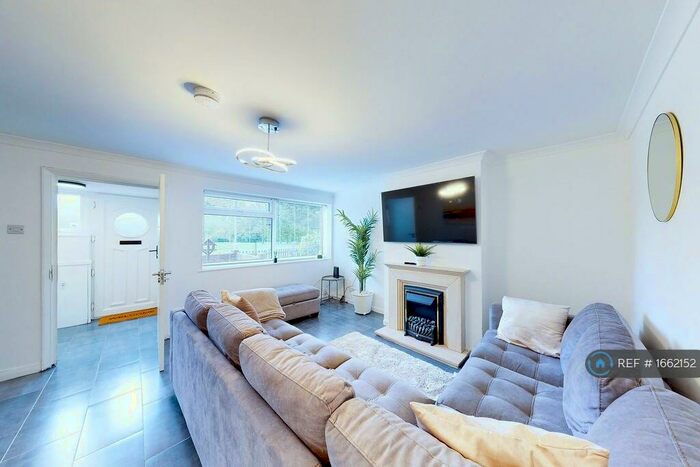 3 Bedroom Terraced House To Rent In Ranworth Walk, Bedford, MK40