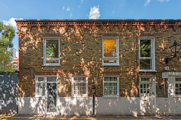 3 Bedroom Flat To Rent In Hansard Mews, London, W14