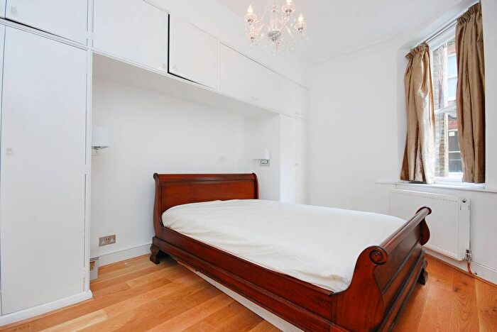 2 Bedroom Flat To Rent In Ashburnham Road, Chelsea, London, SW10