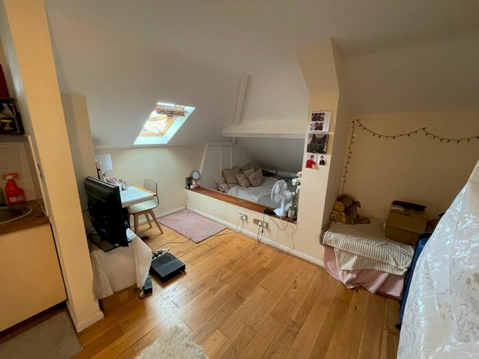 1 Bedroom Studio To Rent In Hill Brow, Hove, BN3
