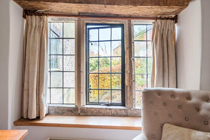 2 Bedroom Cottage For Sale In London Road, Stroud, GL5