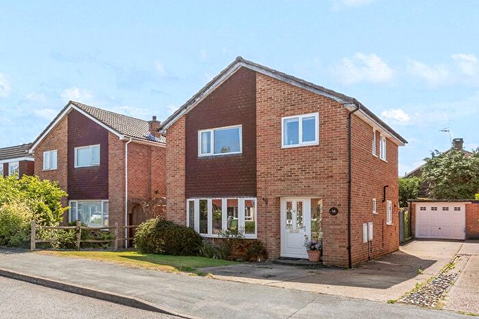 4 Bedroom Detached House For Sale In Poynes Road, Horley, RH6