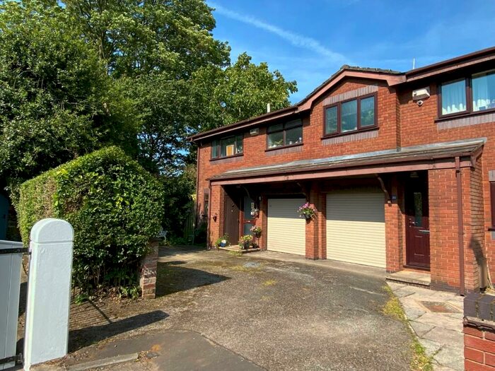 Houses for sale & to rent in M20 2UR, Princess Road, Didsbury West