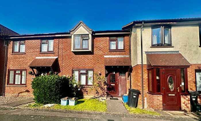 3 Bedroom House To Rent In Trafford Close, Ilford, IG6