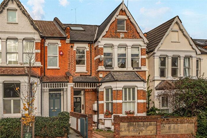 3 Bedroom Apartment For Sale In Alexandra Park Road, London, N22