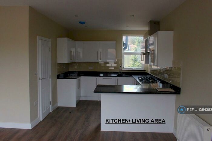 2 Bedroom Flat To Rent In South Croydon, South Croydon, CR2