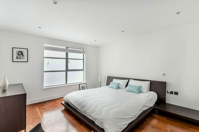 2 Bedroom Flat To Rent In Tavistock Street, Covent Garden, London, WC2E