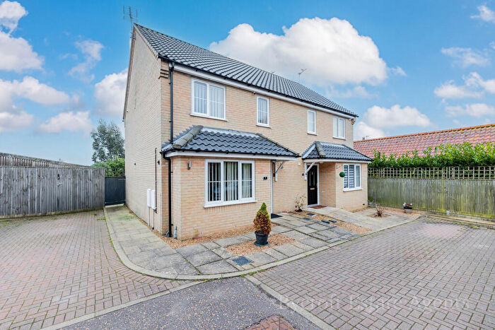 3 Bedroom Semi Detached House For Sale In Wickfield Close, Blundeston, Lowestoft, NR32