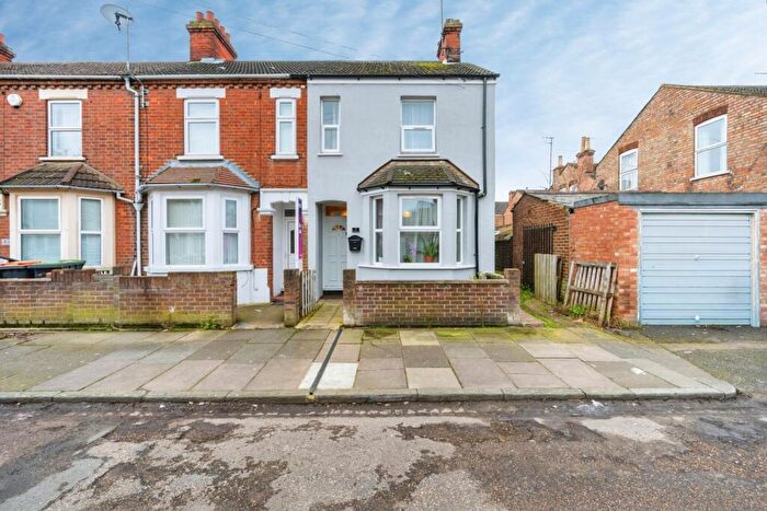 3 Bedroom End Of Terrace House For Sale In Bridge Road, Bedford, Bedfordshire, MK42