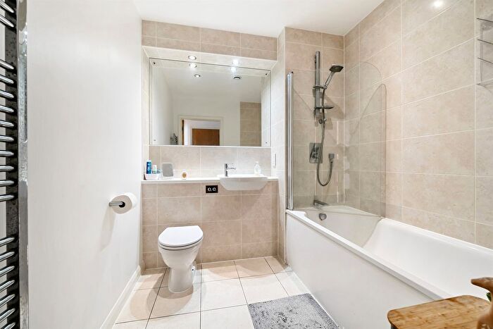 1 Bedroom Flat To Rent In Canning Square, Enfield, EN1